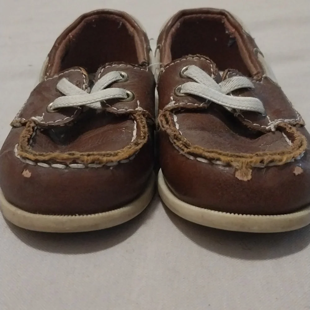 Carter Kids Brown Dress Boat Shoes with White Laces Size 7